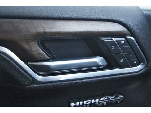 Used 2025 Chevrolet Silverado 1500 High Country w/ High Country Premium Package AWD/4WD image 17