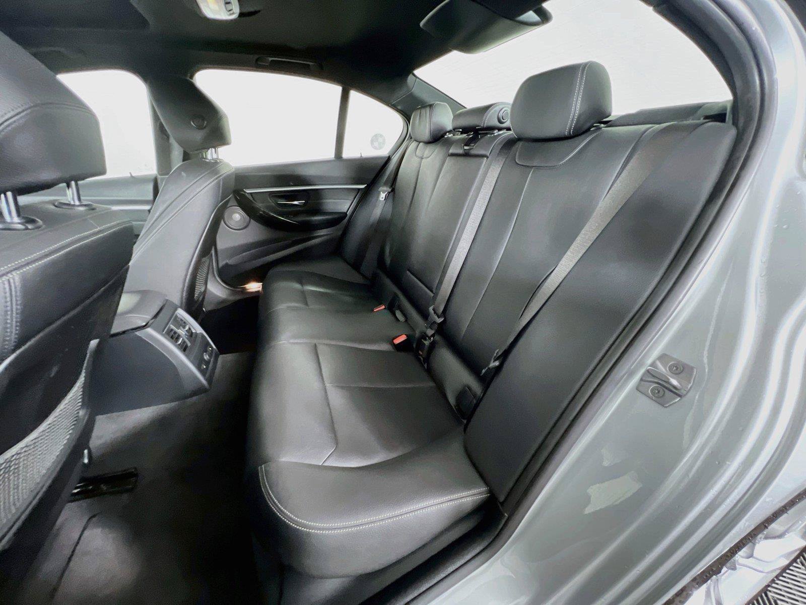 Used 2017 BMW 340i xDrive Sedan AWD/4WD image 25