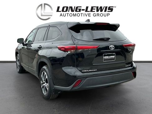 Used 2023 Toyota Highlander XLE AWD/4WD image 4