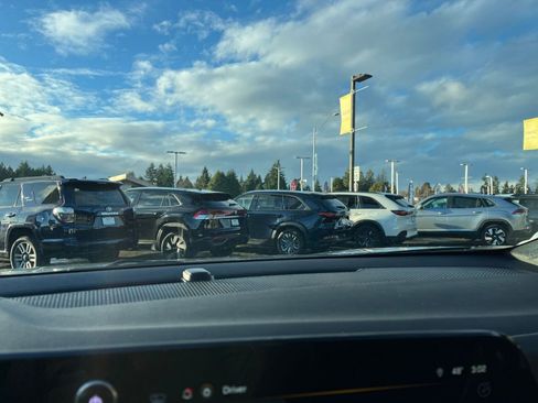 Used 2025 Chevrolet Equinox LT image 18