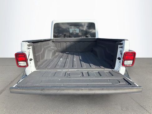 Used 2023 Jeep Gladiator Overland image 13