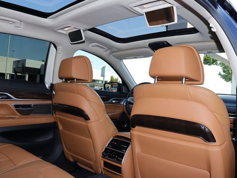 Used 2017 BMW 750i xDrive image 38