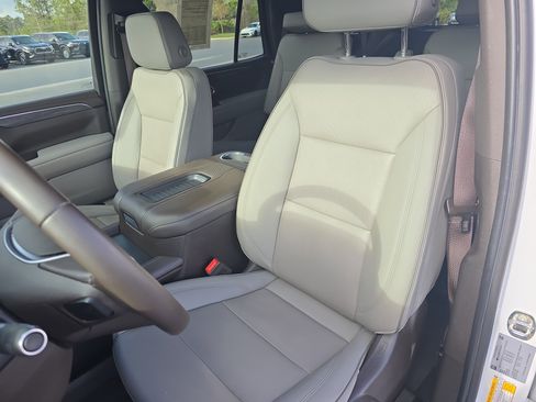 Used 2023 GMC Yukon SLT AWD/4WD image 15