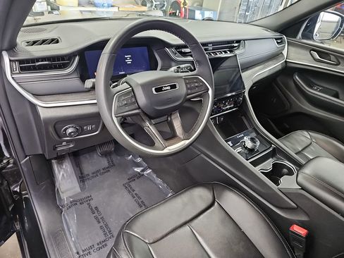 Used 2024 Jeep Grand Cherokee L Limited w/ Luxury Tech Group II image 16