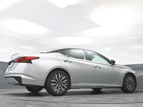 Used 2024 Nissan Altima 2.5 SV FWD image 47