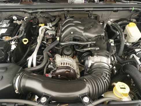 Used 2013 Jeep Wrangler Unlimited Sahara AWD/4WD image 28