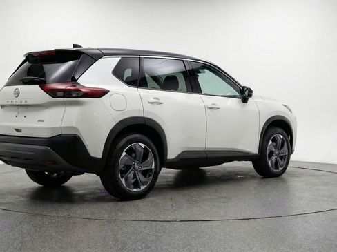Used 2025 Nissan Rogue SV image 9