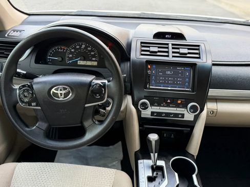 Used 2014 Toyota Camry FWD image 17