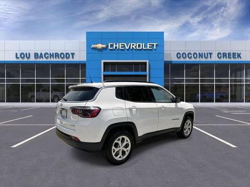 Used 2024 Jeep Compass Latitude AWD/4WD image 8
