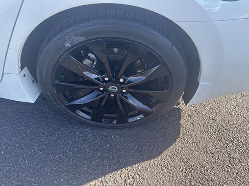 Used 2023 Nissan Maxima SR w/ Sport Mat Group FWD image 15