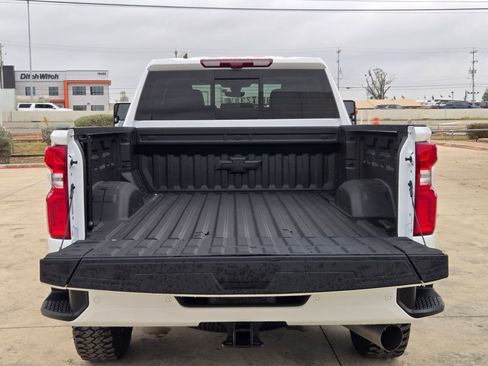 Certified 2022 Chevrolet Silverado 2500 LTZ w/ LTZ Plus Package image 27
