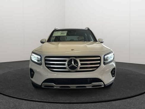 Used 2026 Mercedes-Benz GLB 250 4MATIC image 2