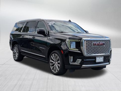 Used 2021 GMC Yukon XL Denali w/ Denali Premium Package AWD/4WD image 7