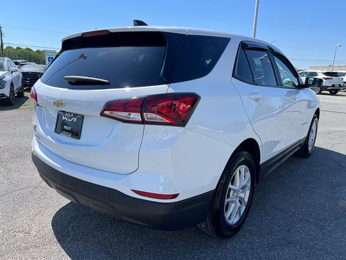 Used 2023 Chevrolet Equinox LS w/ LS Convenience Package FWD image 6