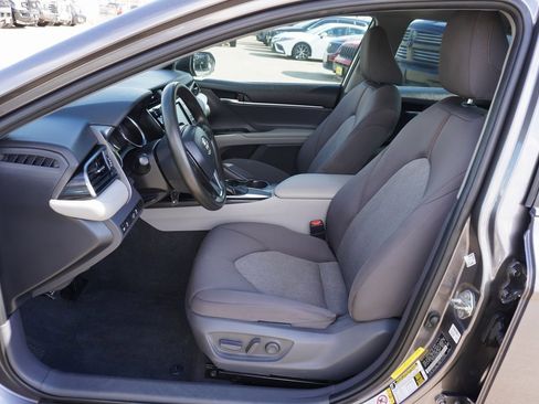 Used 2019 Toyota Camry LE image 7