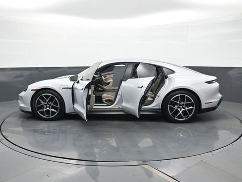 Certified 2025 Porsche Taycan AWD/4WD image 31