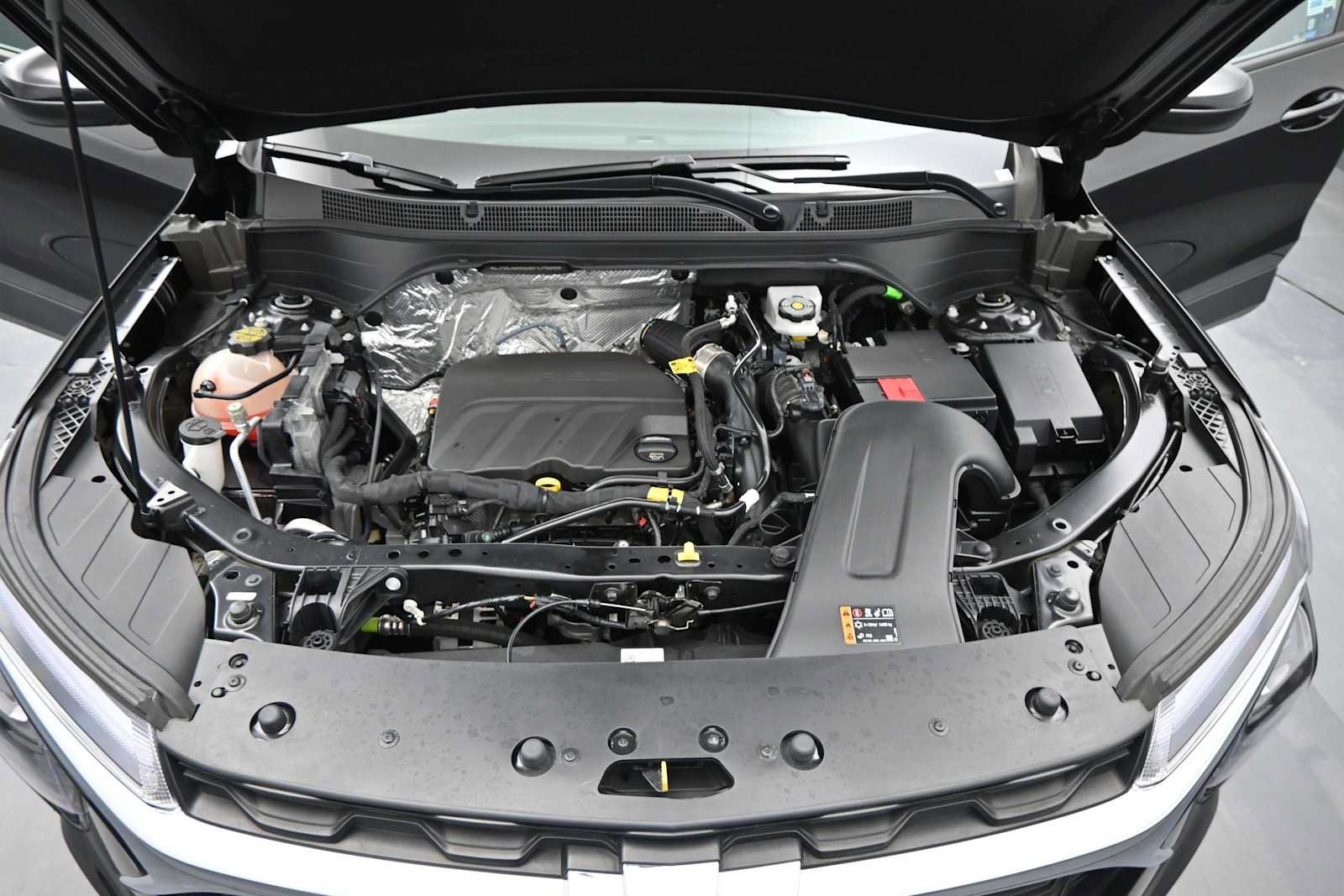 Used 2025 Chevrolet Trax LT FWD image 26