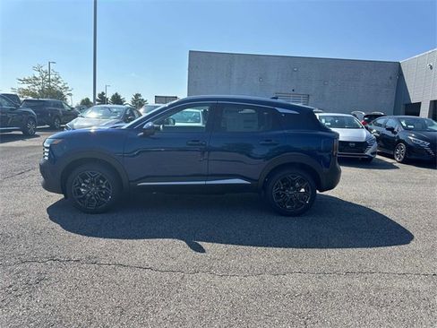 New 2025 Nissan Kicks SR image 7