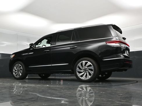 Used 2024 Lincoln Navigator Premiere AWD/4WD image 62