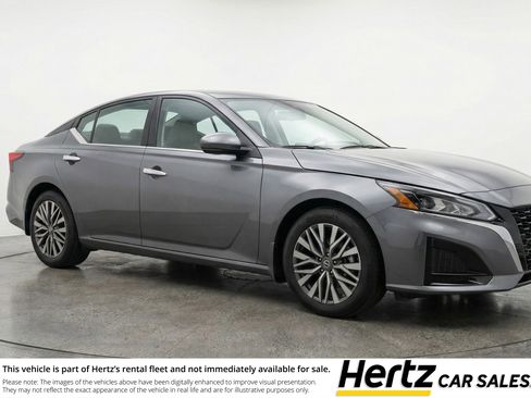 Used 2025 Nissan Altima 2.5 SV FWD image 1