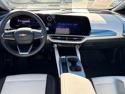 New 2025 Chevrolet Equinox EV LT image 12