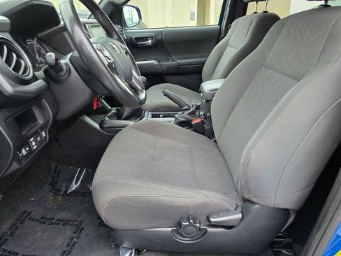 Used 2018 Toyota Tacoma TRD Off-Road image 23