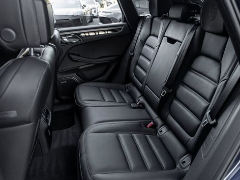 Certified 2026 Porsche Macan AWD/4WD image 31