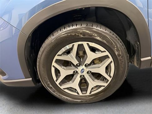 Used 2023 Subaru Forester Premium image 41