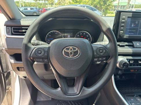 Used 2021 Toyota RAV4 XLE AWD/4WD image 26