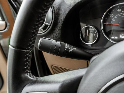 Used 2018 Jeep Wrangler Unlimited Sahara image 22