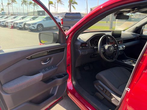 Used 2023 Honda Pilot Sport image 9