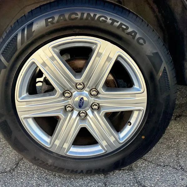 Used 2020 Ford Expedition XLT w/ Equipment Group 202A AWD/4WD image 19