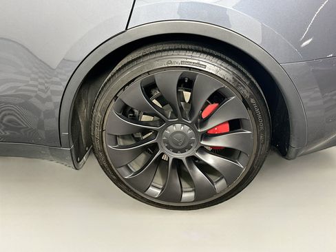 Used 2023 Tesla Model Y Performance image 11