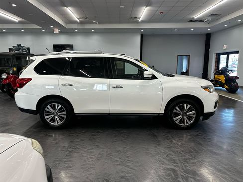 Used 2018 Nissan Pathfinder SV w/ SV Tech Package AWD/4WD image 4