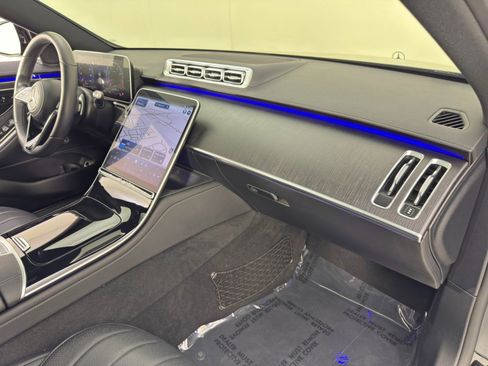 Used 2022 Mercedes-Benz S 500 4MATIC w/ AMG Line Package image 15