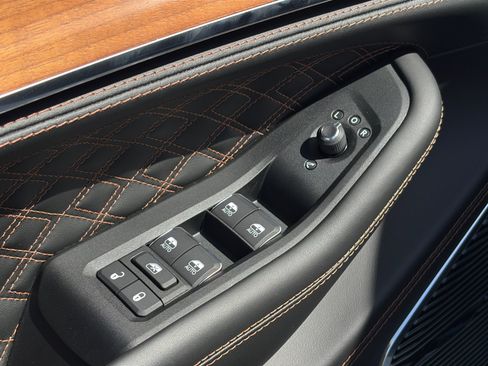 New 2026 Jeep Grand Cherokee L Summit AWD/4WD image 16
