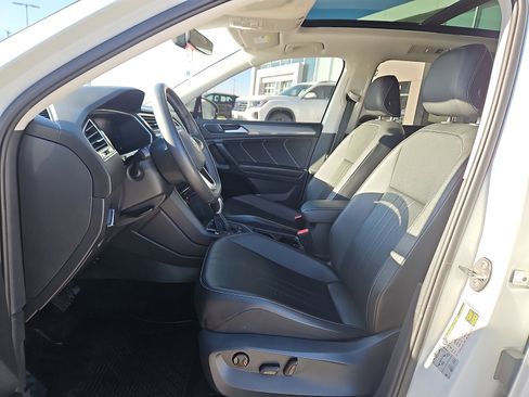 Certified 2022 Volkswagen Tiguan SE w/ Panoramic Sunroof Package image 10