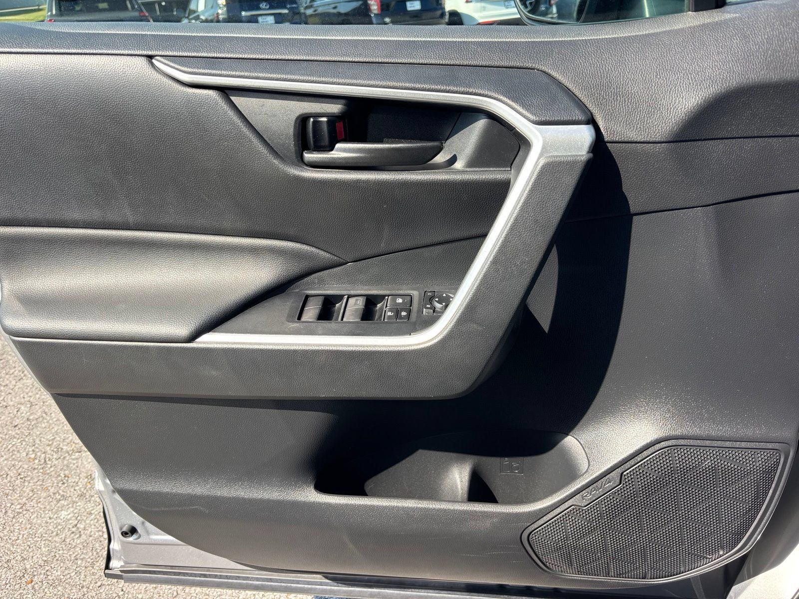 Used 2021 Toyota RAV4 LE AWD/4WD image 12
