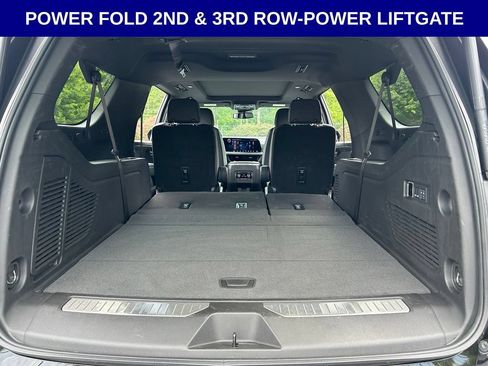 Used 2025 Chevrolet Suburban RST w/ Comfort Package RWD image 17