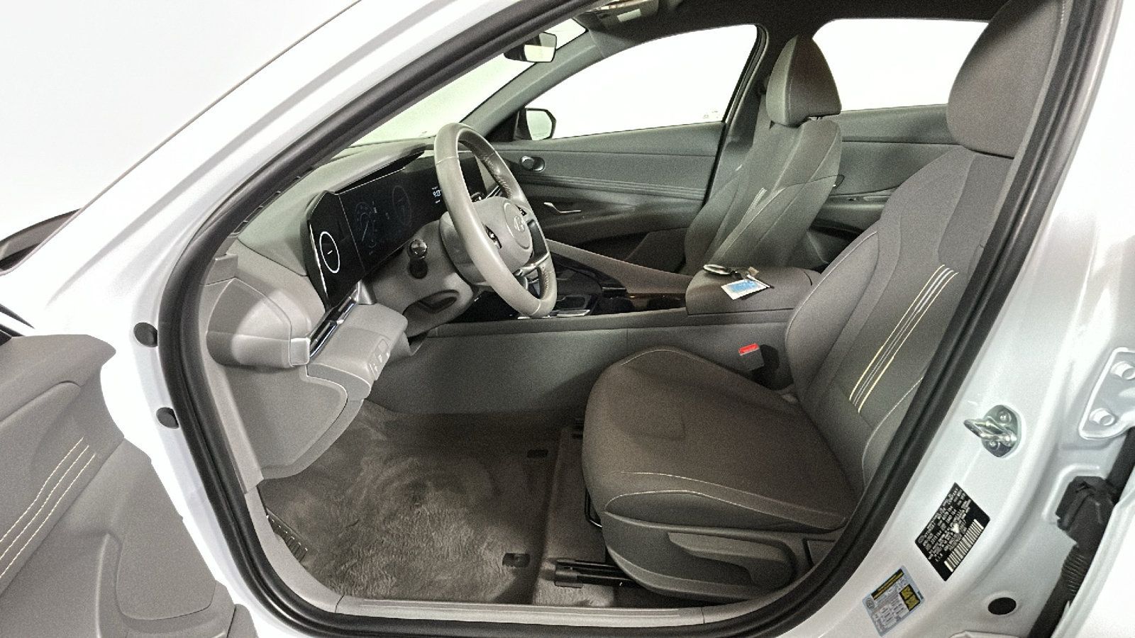 Used 2025 Hyundai Elantra SEL FWD image 13