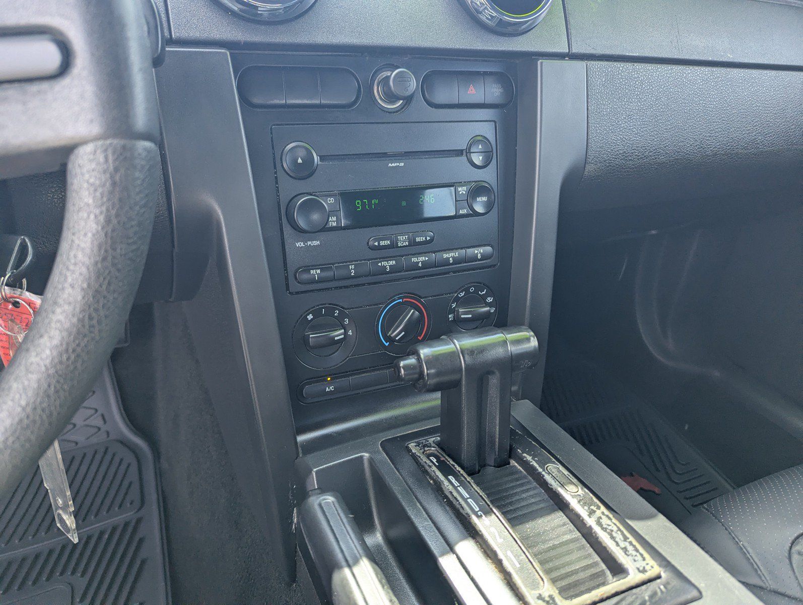 Used 2007 Ford Mustang Convertible RWD image 10