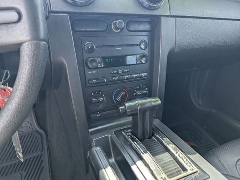 Used 2007 Ford Mustang Convertible RWD image 10