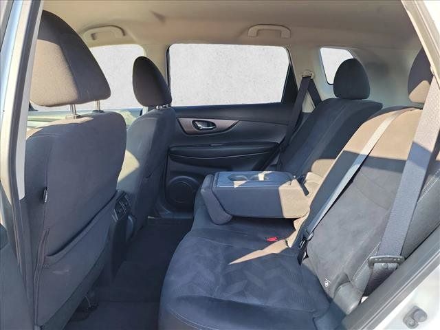 Used 2015 Nissan Rogue S FWD image 11