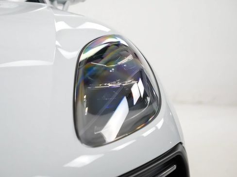 Certified 2026 Porsche Macan AWD/4WD image 6