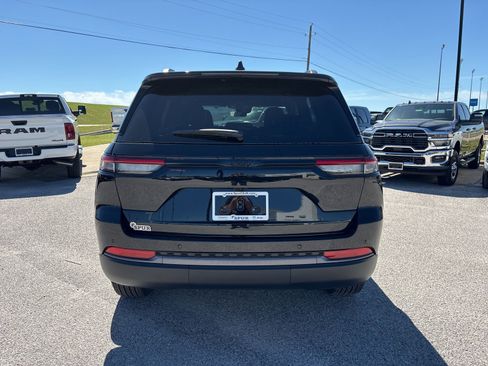 New 2026 Jeep Grand Cherokee Altitude image 5