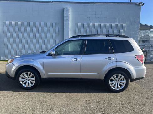Used 2013 Subaru Forester 2.5X Premium w/ All-Weather Plus Pkg image 4