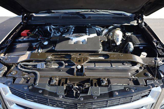 Used 2015 Cadillac Escalade Luxury AWD/4WD image 12