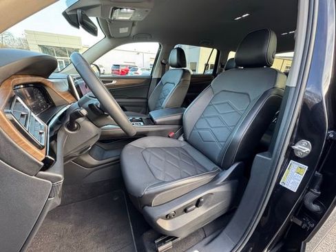 Used 2024 Volkswagen Atlas SE image 34