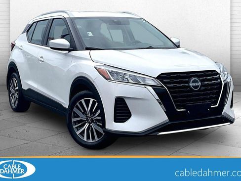 Used 2023 Nissan Kicks SV image 1