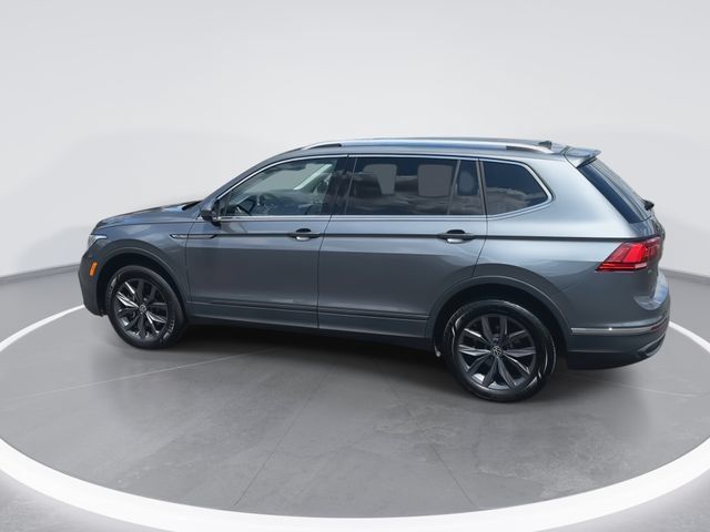 Used 2023 Volkswagen Tiguan SE w/ Panoramic Sunroof Package AWD/4WD image 7